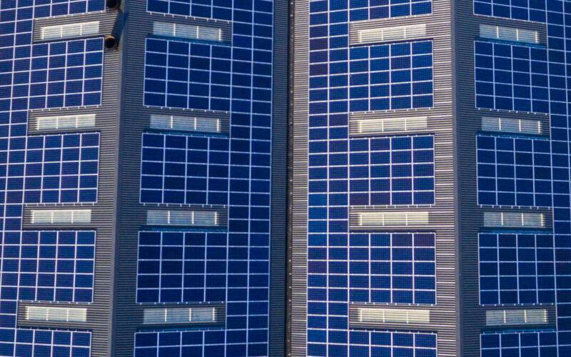 1.920 zonnepanelen op het dak bij Brouwer Biocentrale